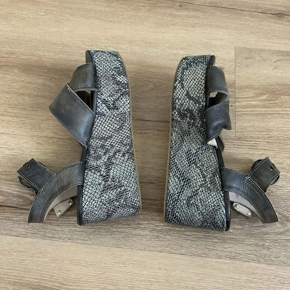 Freebird Sandals 7 Larae Snake Print Leather Gray Platform Wedge Buckle Strap